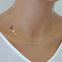 Collar con Cruz lateral Simple y pequeño mal de ojo, colgante delicado, cadena inspirada en celebridades, Bisutería