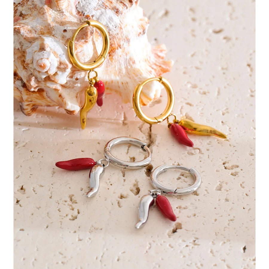 Yhpup Pendientes de aro de acero inoxidable con esmalte rojo en forma de chile para mujer, color oro platino, chapado en PVD, joyería elegante de alta calidad