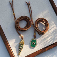 Elegante collar con colgante de ojo de diablo de pez verde con articulaciones móviles con cuerda marrón, cadena larga para suéter, joyería de moda para mujer