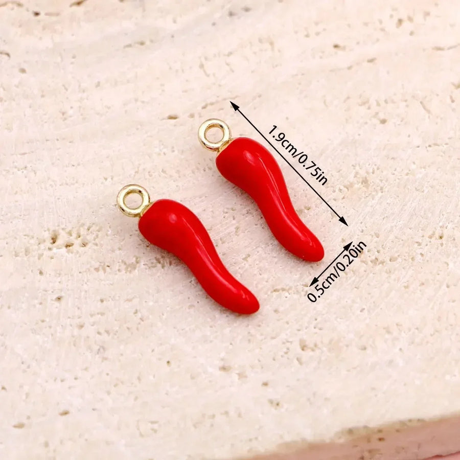 10 piezas de adorables dijes de resina con forma de chile rojo en 3D y detalles dorados, colgantes de verduras estilo kawaii para crear pendientes, pulseras, collares y joyas.