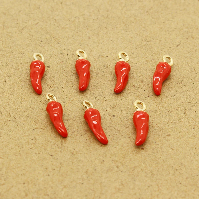 10 Uds. De pendientes de comida de pimiento pequeño rojo, Mini artesanías bonitas, accesorio de joyería, colgante esmaltado para pulsera, llaveros, collar