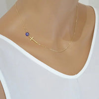 Collar con Cruz lateral Simple y pequeño mal de ojo, colgante delicado, cadena inspirada en celebridades, Bisutería