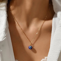 Collar étnico minimalista de moda chapado en oro de acero inoxidable con ojos de diablo, collar redondo con colgante de ojos malvados azules para mujer