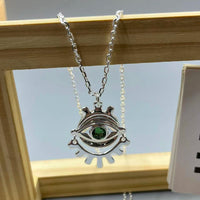 Collar de cadena fina de estilo retro europeo y americano, con colgante de ojo de diablo y diamante verde, de estilo exótico, para complementar el atuendo de mujer.