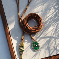 Elegante collar con colgante de ojo de diablo de pez verde con articulaciones móviles con cuerda marrón, cadena larga para suéter, joyería de moda para mujer