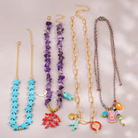 4 piezas de collar bohemio de turquesa con grava irregular apilada, con decoración de coral, luna y ojo de diablo, joyería diaria para mujer en vacaciones.