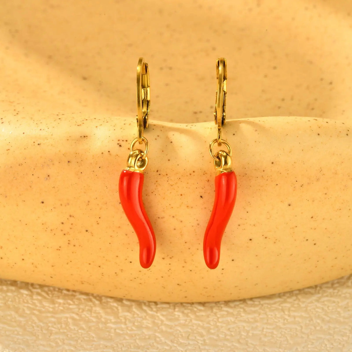 Pendientes colgantes de acero inoxidable con forma de gota de pimiento rojo para mujer, pendientes colgantes con dijes de esmalte creativos, joyería