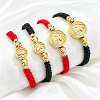 Pulsera de San Benito en hilo rojo