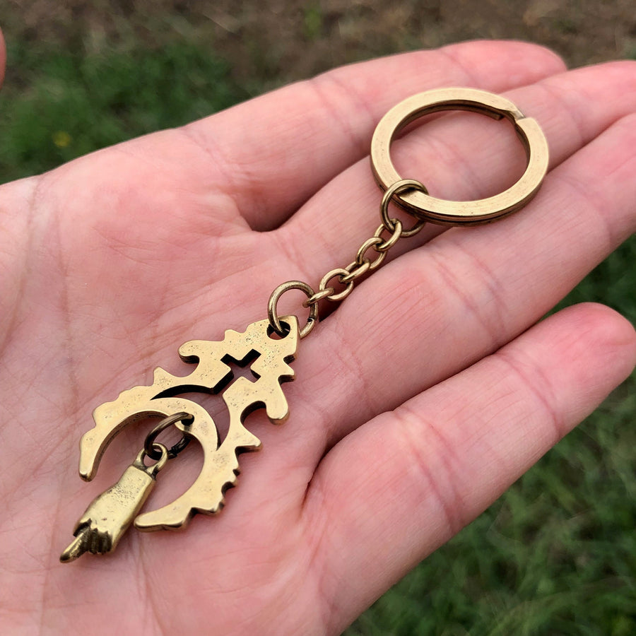 Llavero Mano Figa / Fico Hand Charm, llavero medieval español Cruz de la Luna, amuleto de la suerte.