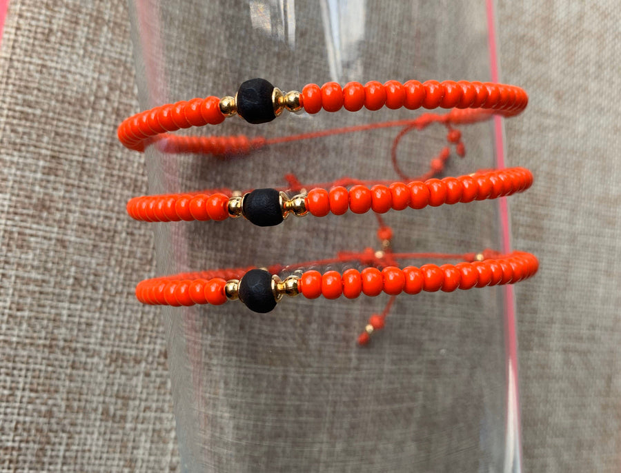 Pulsera Azabache y Chaquiras Oro 18K Hilo Rojo