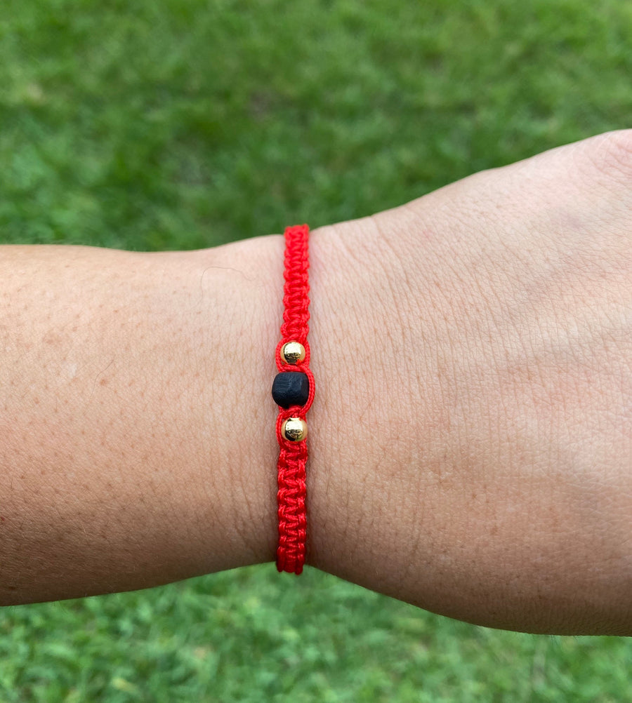 Pulsera Macramé Azabache Hilo Rojo Oro