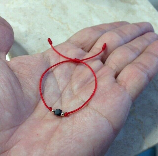 Pulsera Azabache Bebé Cordón Rojo Dorada