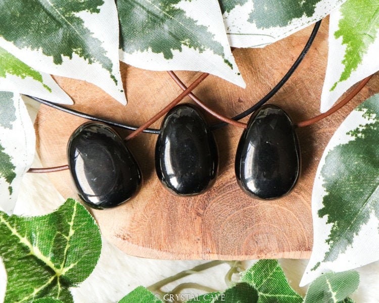 Colgante de collar Git - Joyería de piedra perforada - Colgante ovalado de cristal redondo Gagate - Percepción de piedras preciosas • Intuición • Espiritualidad