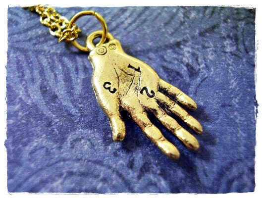 Collar de mano para la lectura de la palma de oro - Dije de mano para la lectura de la palma de peltre dorado antiguo en una delicada cadena tipo cable chapada en oro o solo dije