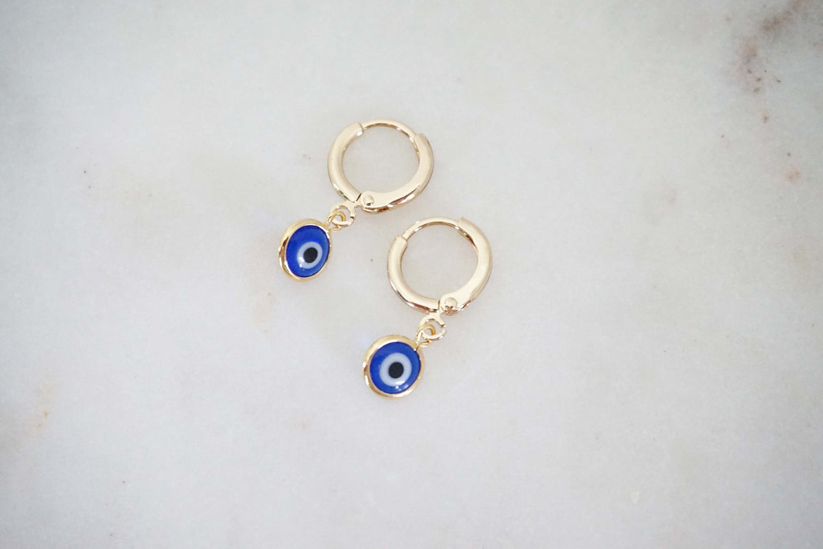 Aretes Huggie Ojo Turco Sencillos