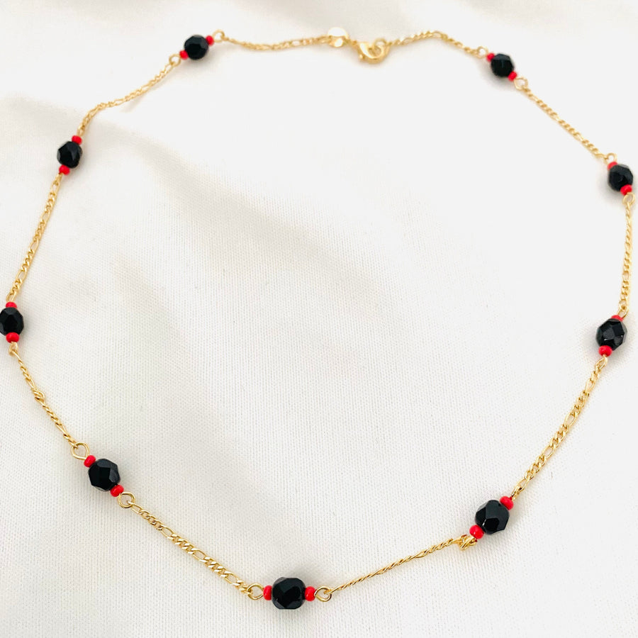 Collar de azabache, collar de cuentas negras y rojas, collar chapado en oro de 18 quilates, collar de eslabones Figaro, joyería de protección para mujeres y niñas.