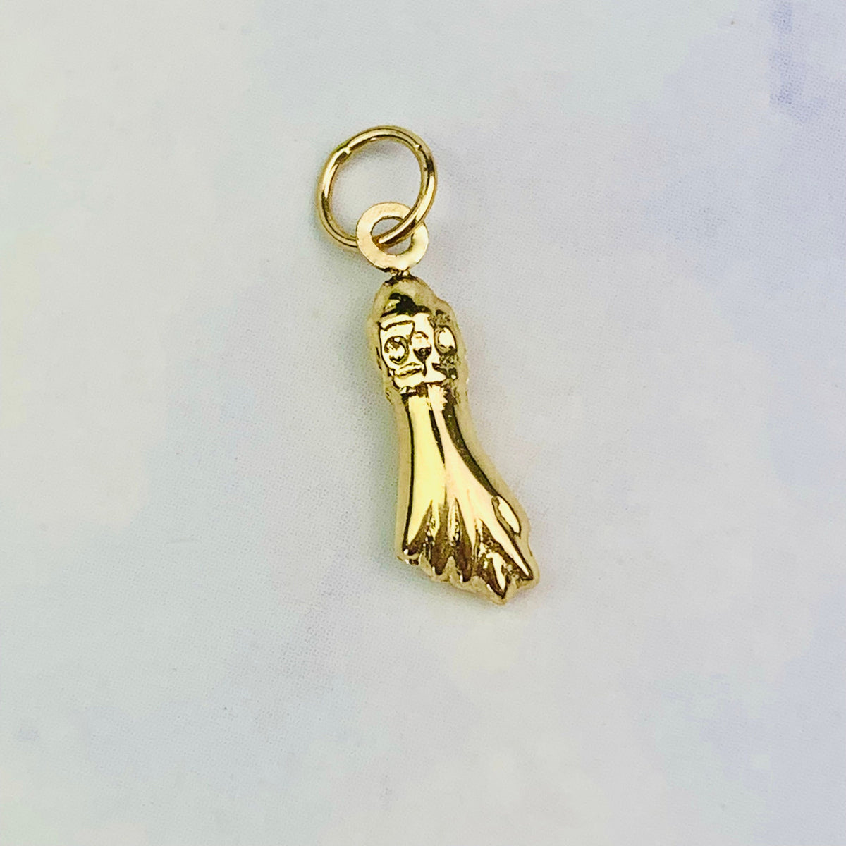 Charm Mano Figa de oro amarillo de 14 quilates: Colgante de protección