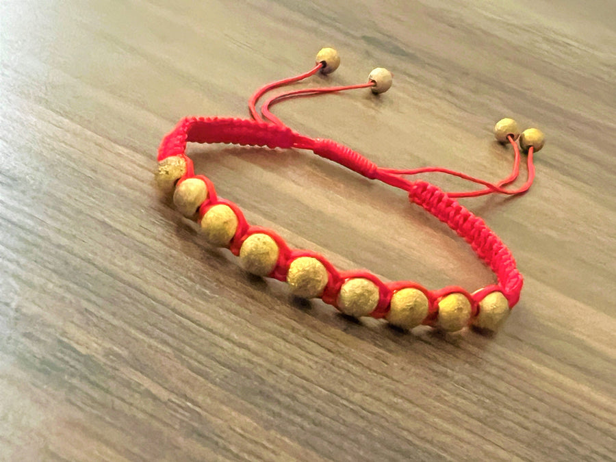 Pulsera o Tobillera Hilo Rojo con Cuentas de Latón