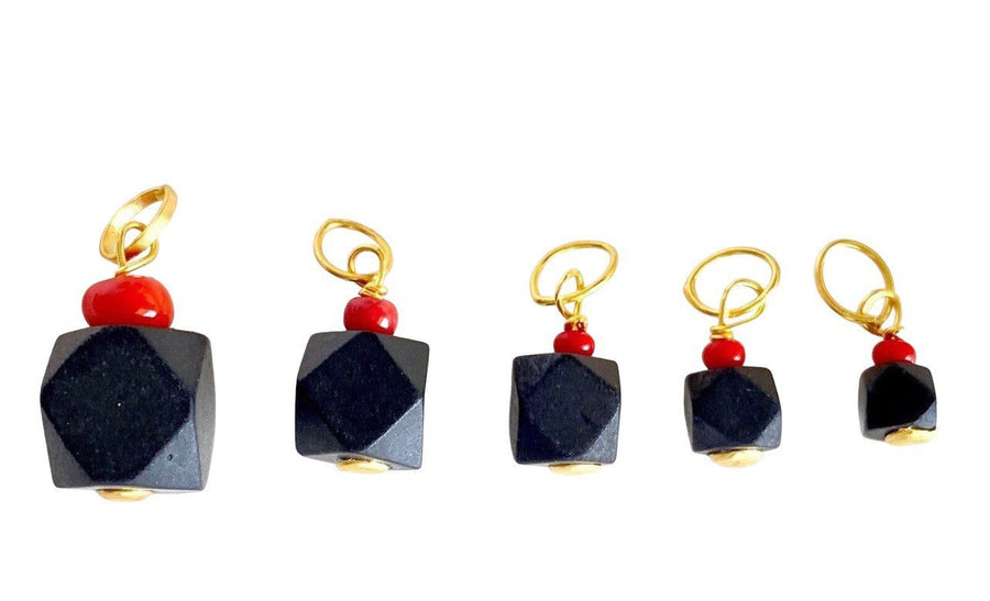 Colgante de oro de 10 quilates con azabache auténtico: protección de la piedra de azabache.
