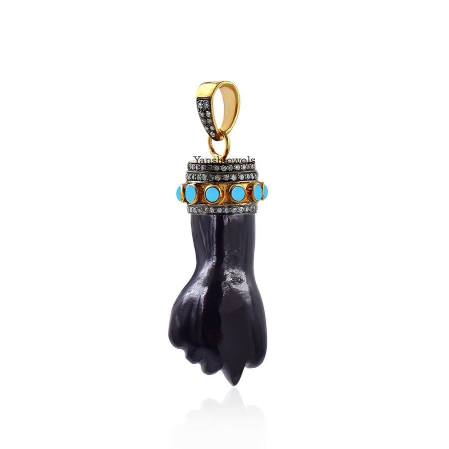 Colgante de mano de la suerte con ónix negro y diamantes chapados en oro y gris.