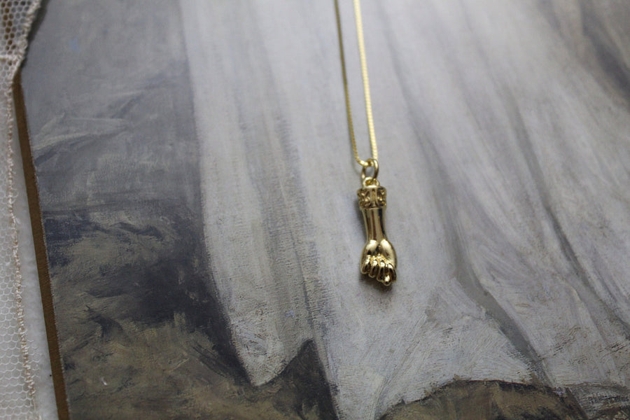 Collar con dije de mano de Figa victoriana n.° 2 / Amuleto con dije de puño de Figa chapado en oro de 14 quilates / Cadena de caja 925