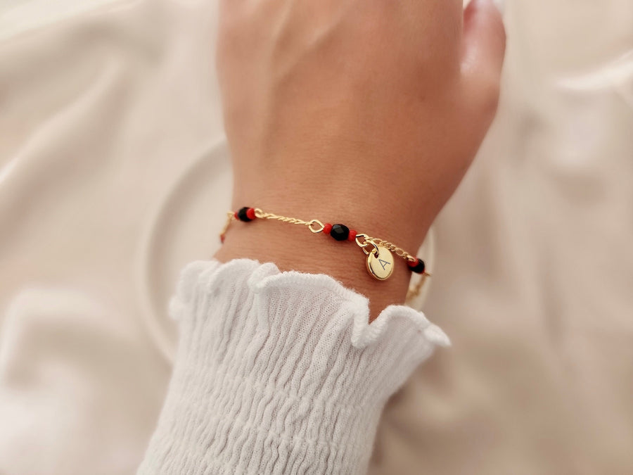 Pulsera de azabache chapada en oro: dije con inicial, pulsera ajustable para mujer