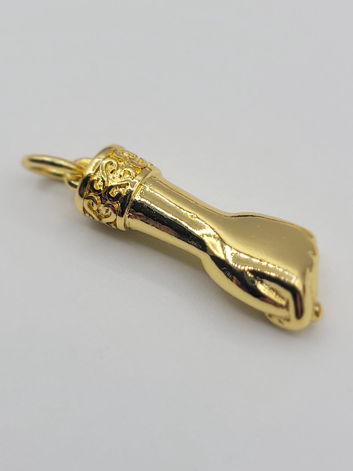 Colgante de mano de Figa chapado en oro: amuleto de buena suerte y protección.