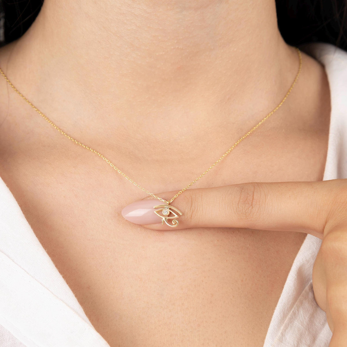 Collar de oro de 14 quilates con el Ojo de Horus: colgante de protección egipcia