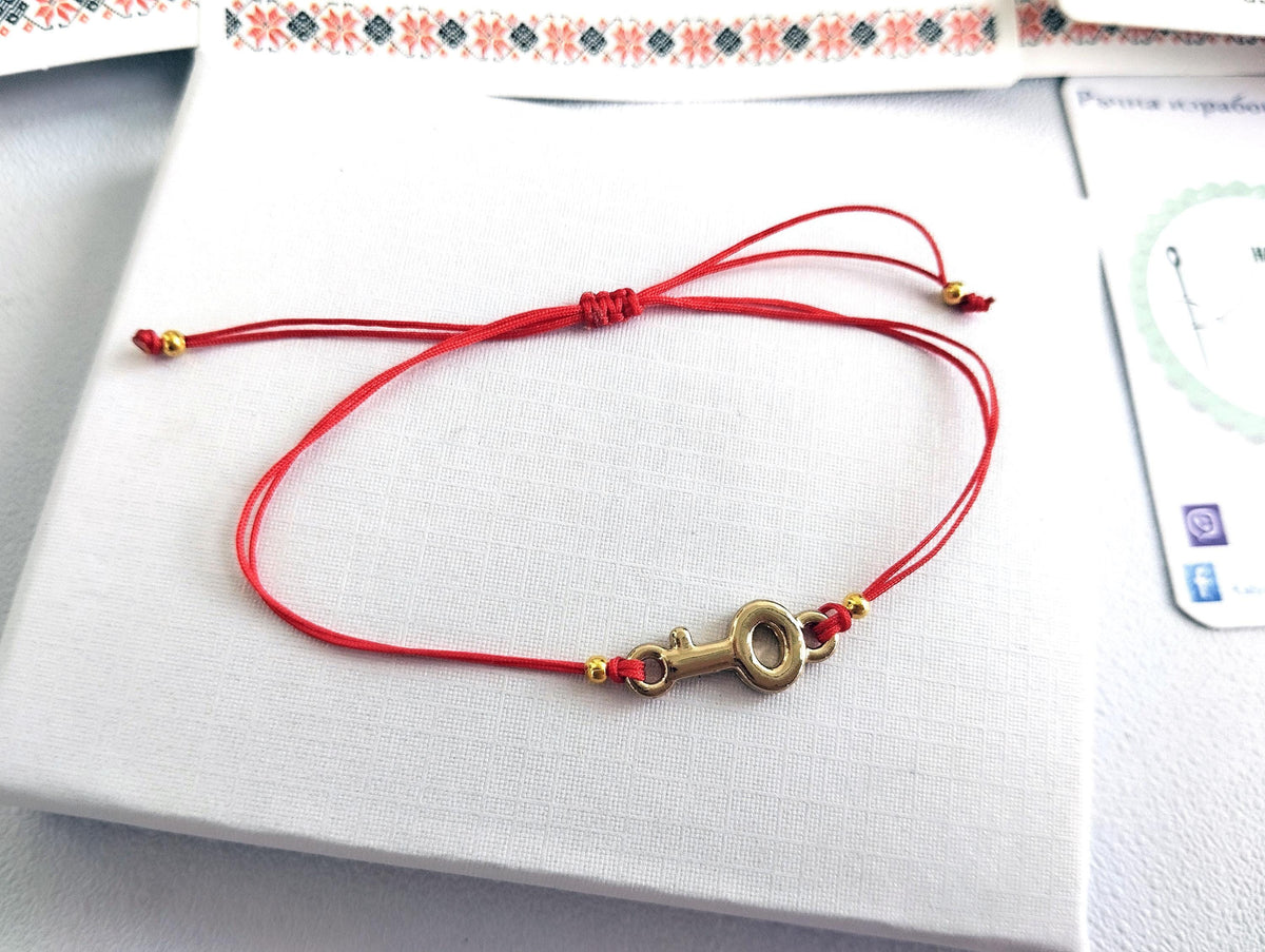 Pulsera Hilo Rojo Bebé con Llavecita Dorada