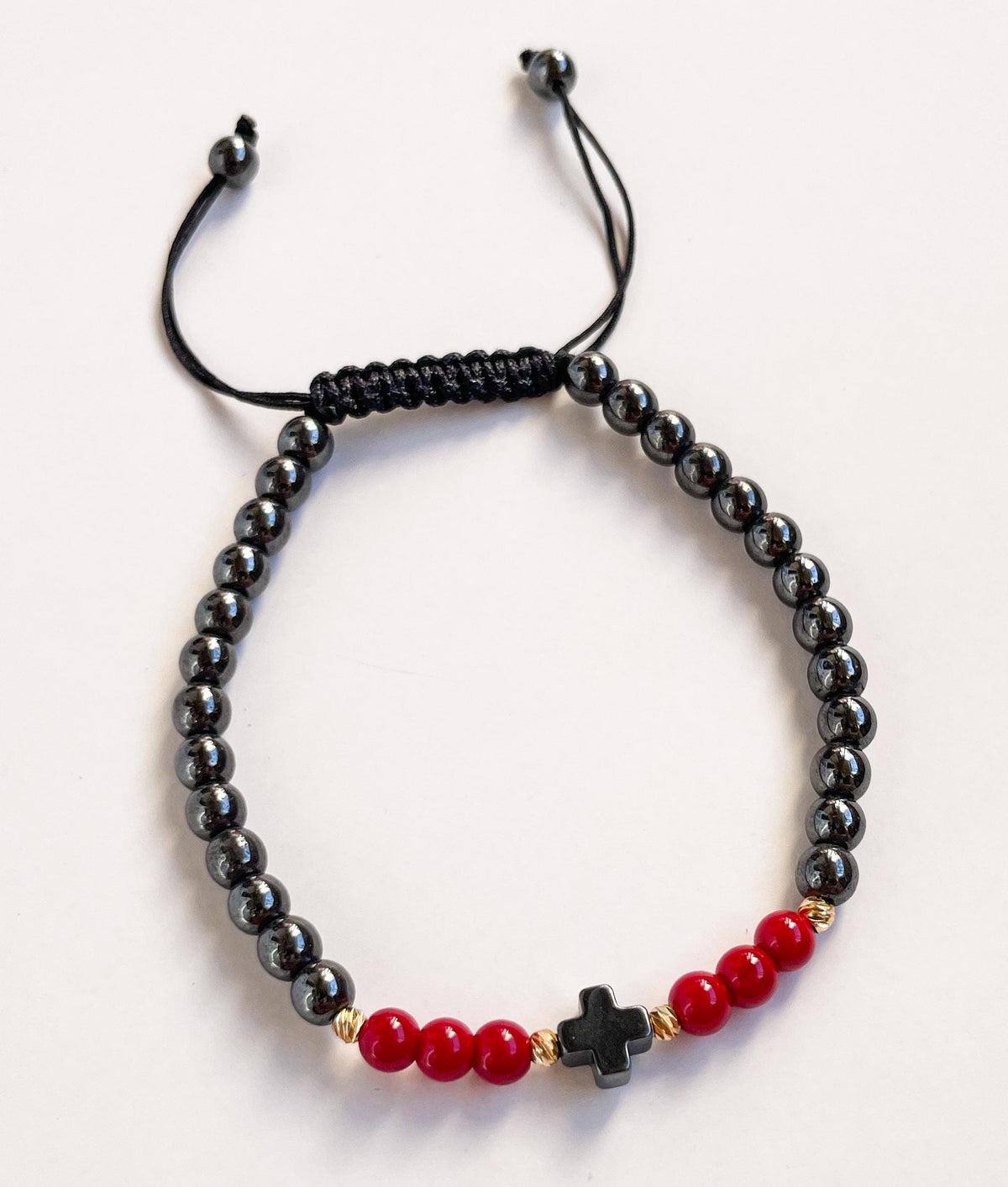 Pulsera Hematita y Coral con Cruz Dorada