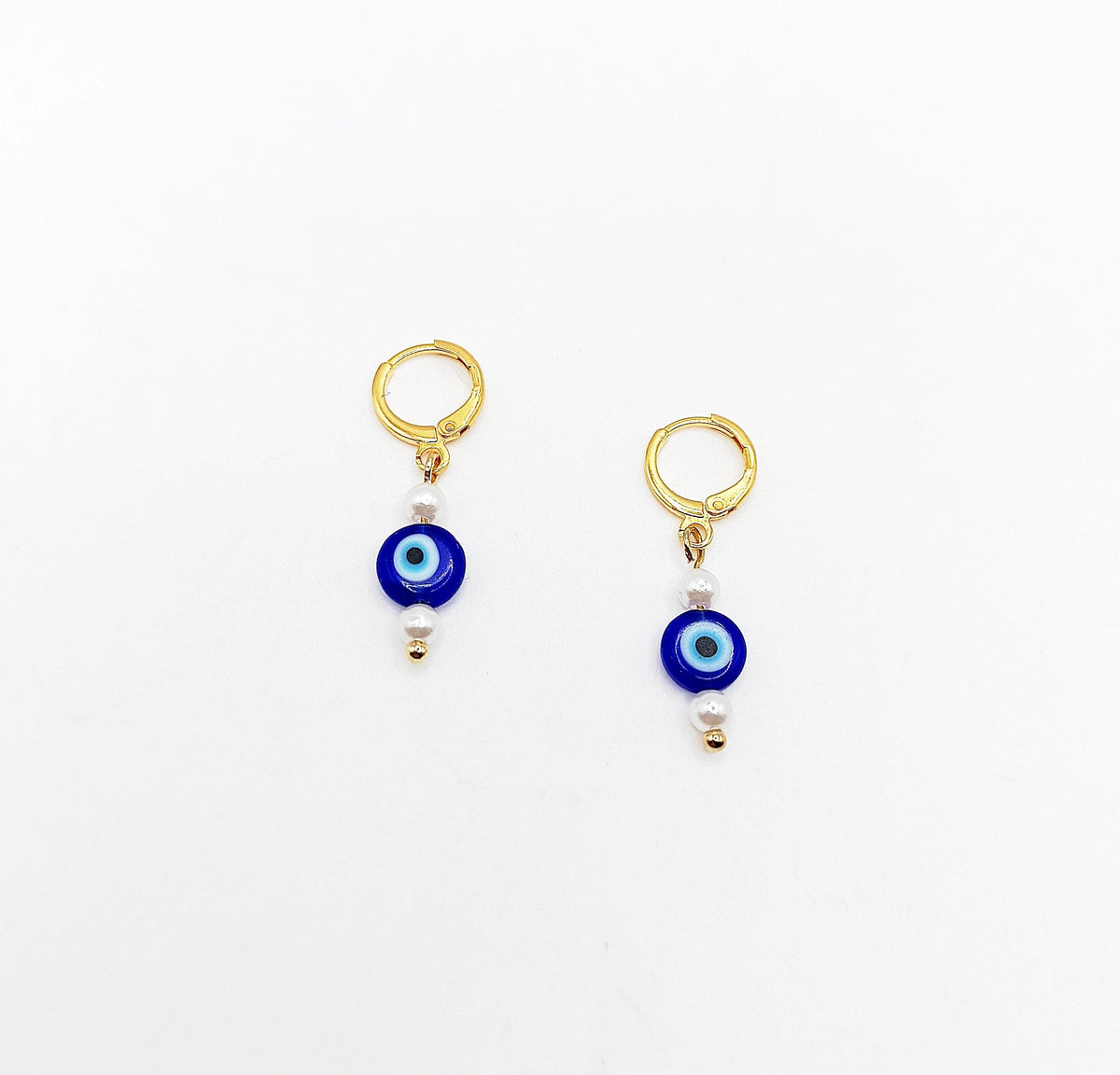 Aretes Huggie Ojo Turco y Perla