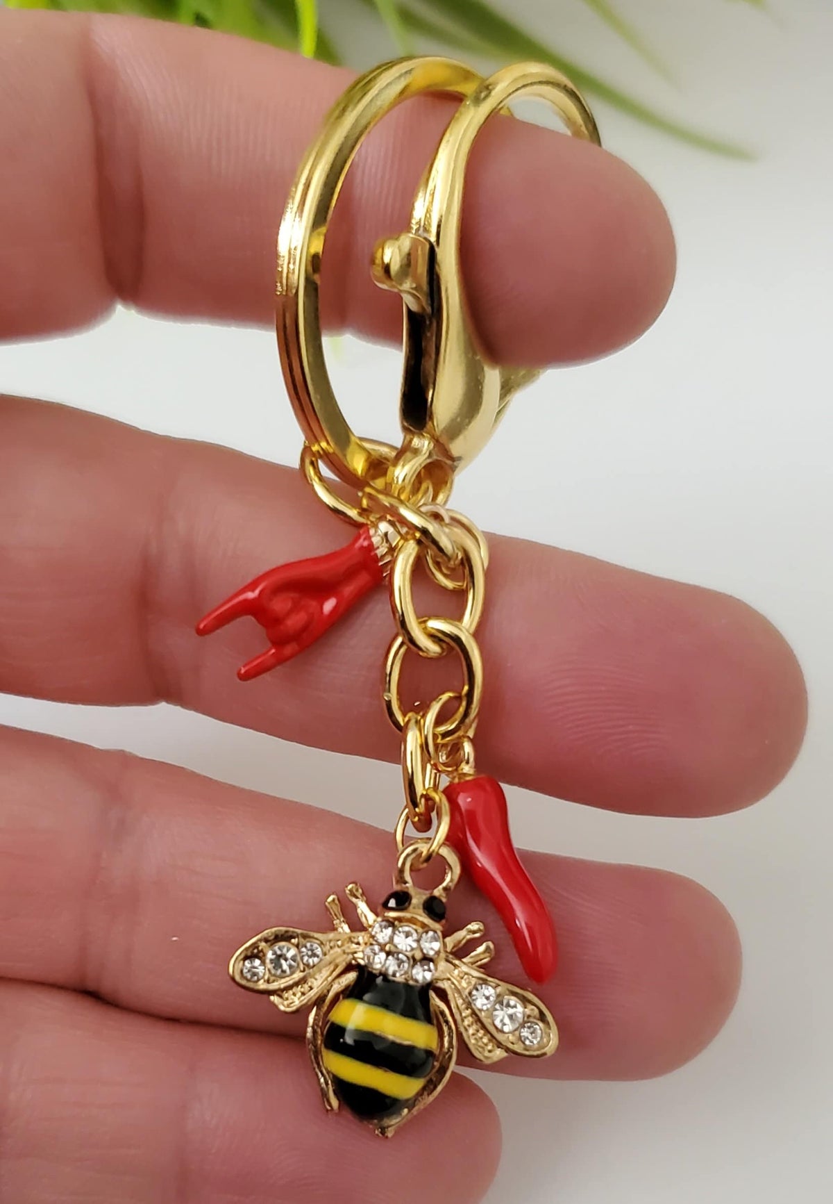 Portafortuna, Lucky Charms, Cornicello, Mano Cornuto y Bumble Bee, Llavero Calabrone