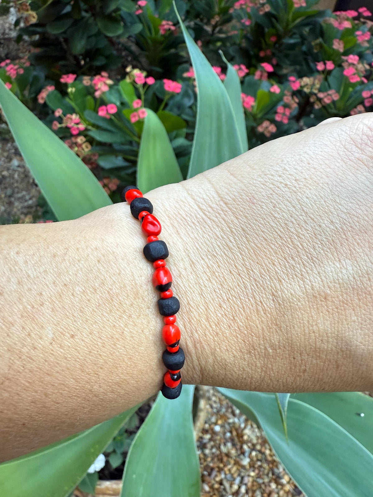 Pulsera Azabache Cuentas Rojas Elástica