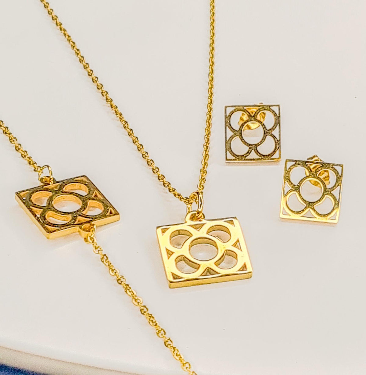 Set Flor de Barcelona Collar, Pulsera y Aretes