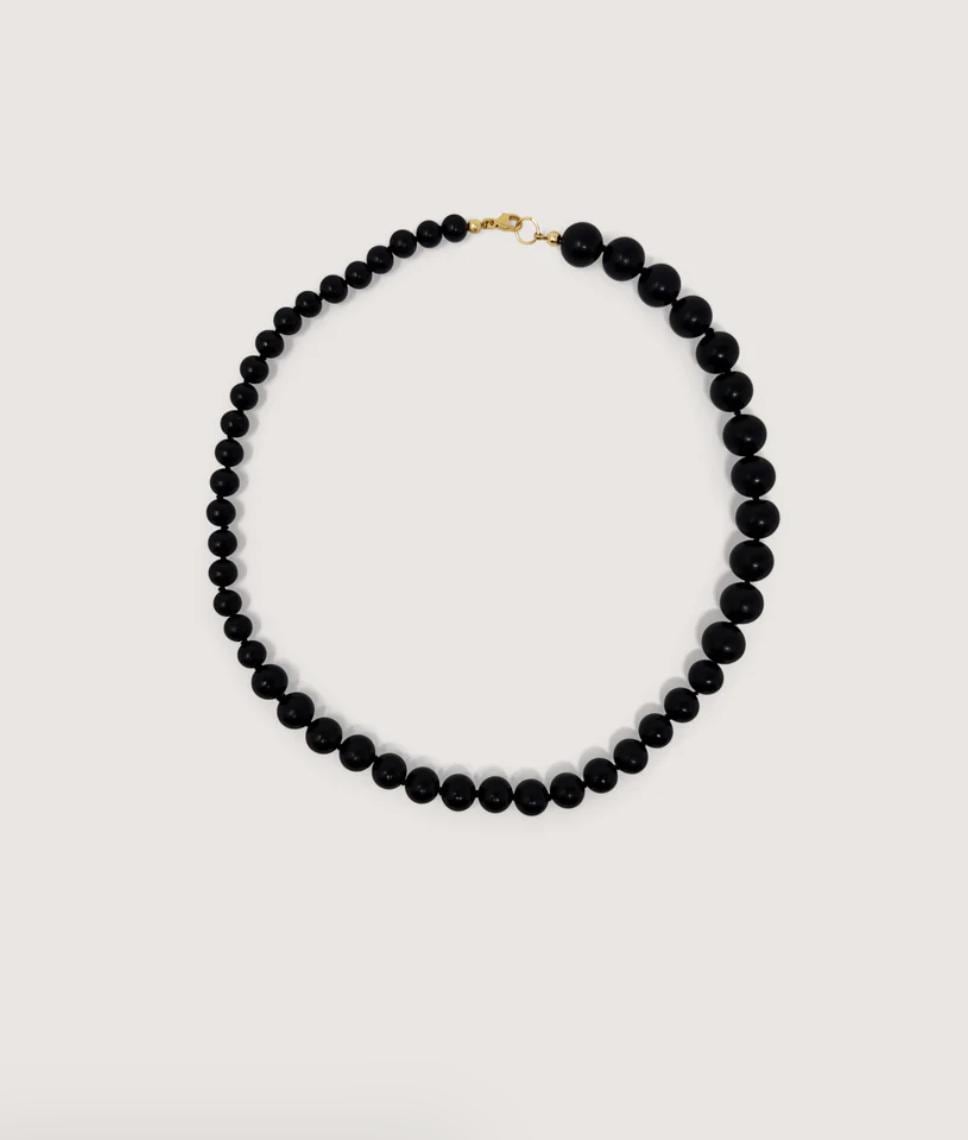 Collar de cuentas negro azabache