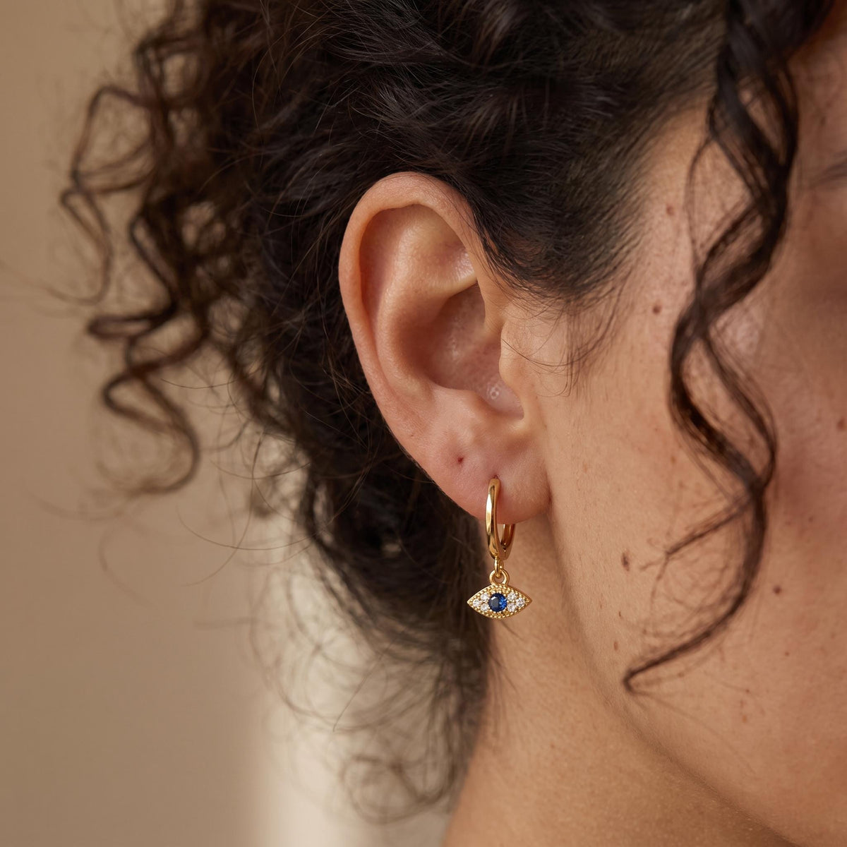 Aretes de Argolla Ojo Turco Luz Dorada