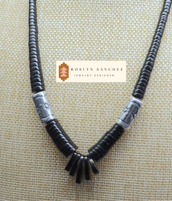 Collar Jacla de cuentas de sol nativo, azabache y plata esterlina graduado
